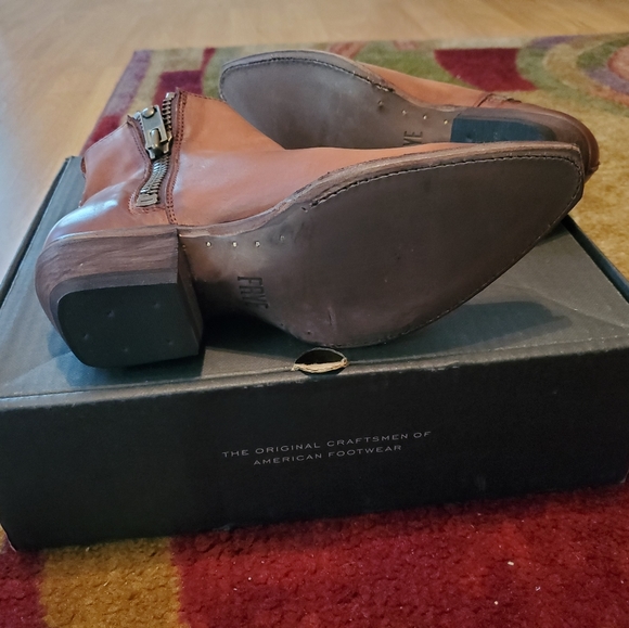 Bran new Frye Sacha moto shortie, sz 5.5M Cognac. - Picture 3 of 3